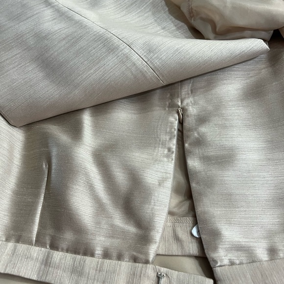 Three piece women’s suite - Picture 2 of 3